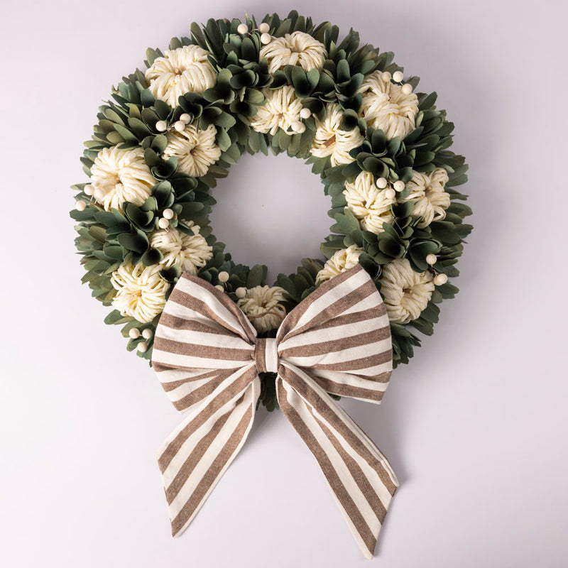 Pretty white pumpkin wreath